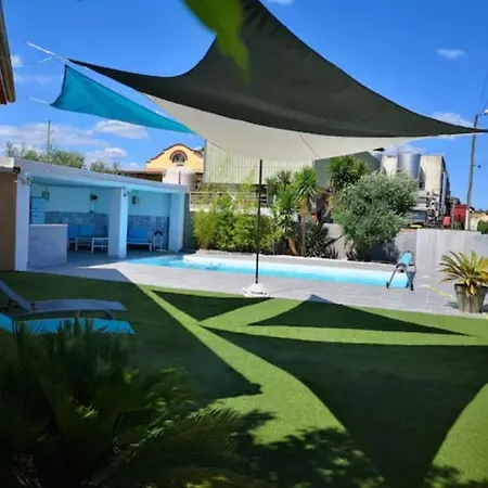 Avec Piscine فيلة